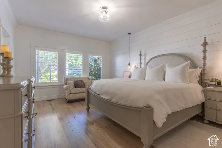 Main level primary ensuite