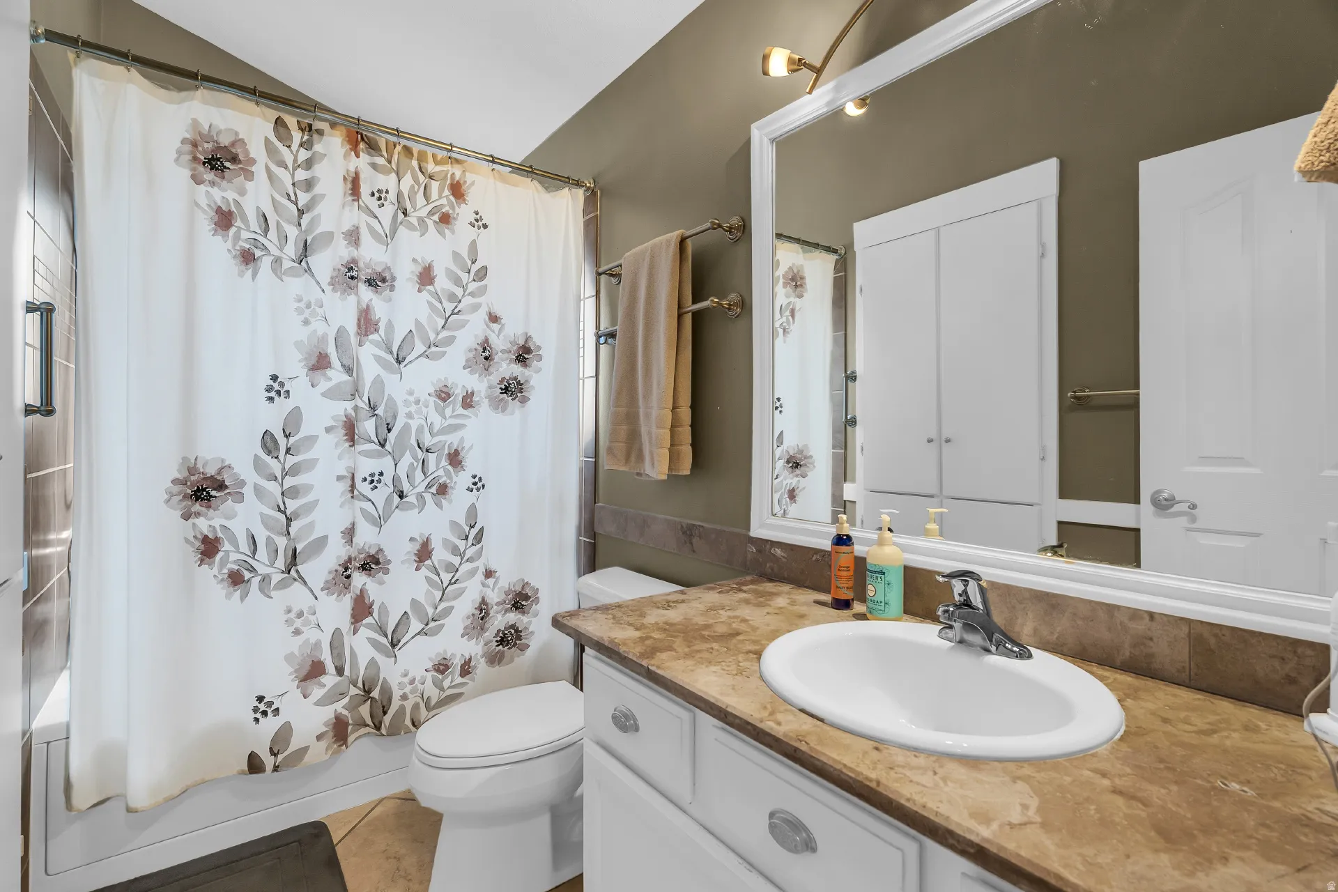Upper level bathroom