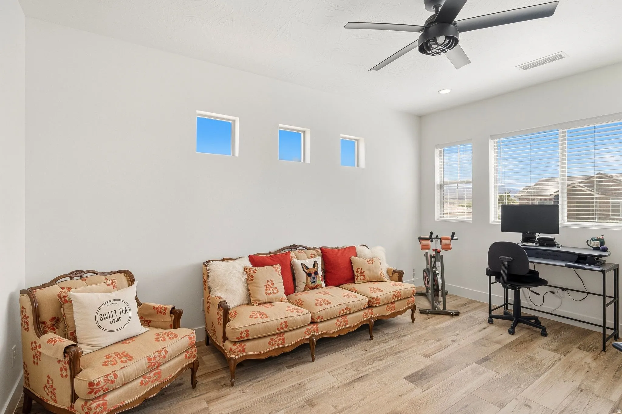 Recessed lighting, wood-finish flooring, multiple windows with blinds, and a ceiling fan