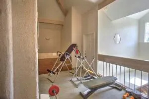 Upper level exercise area... South side