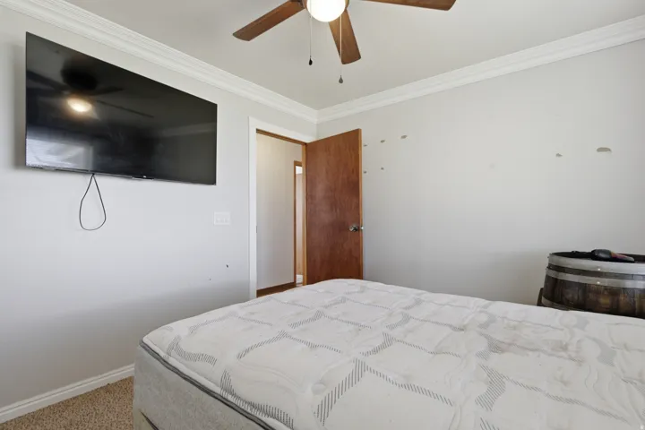 Crown molding with a ceiling fan