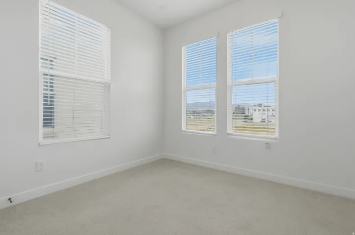 Neutral wall color and light-toned carpeting