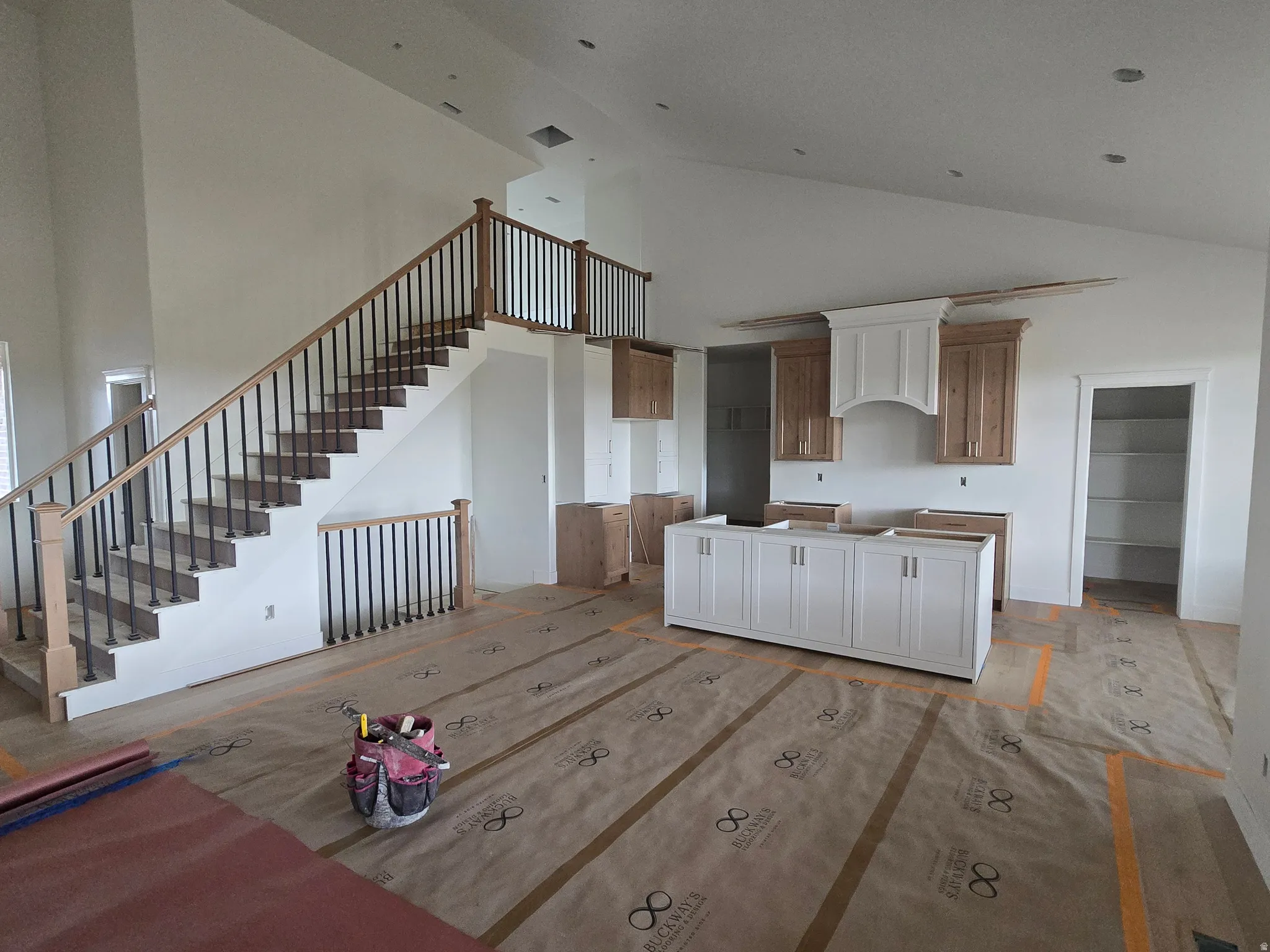 Vaulted ceiling with recessed lighting