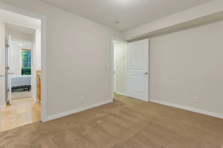 Neutral wall tones throughout