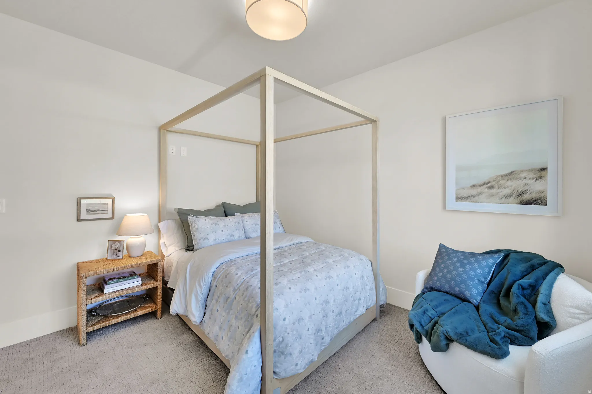 Recessed ceiling light fixture