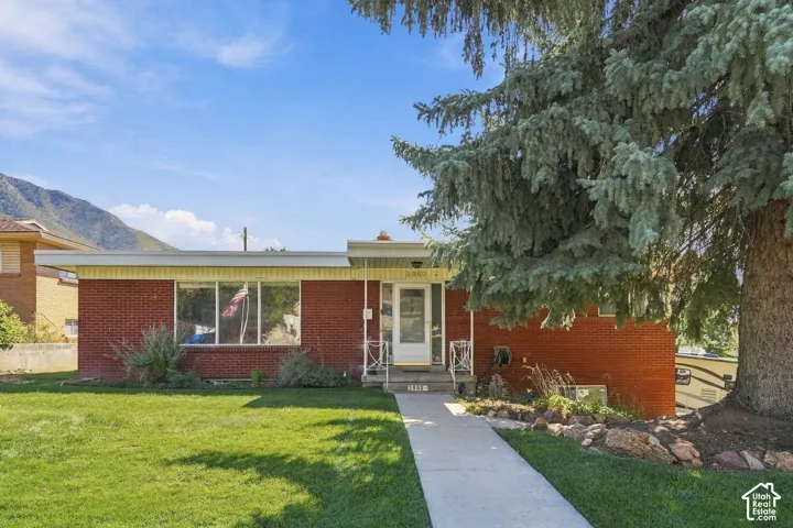Front view of home.