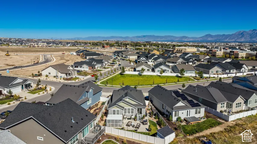 Community setting with varied home designs