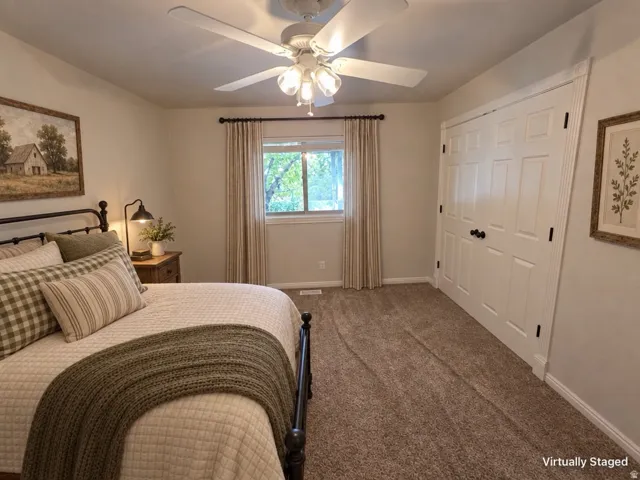 White ceiling fan with integrated lighting