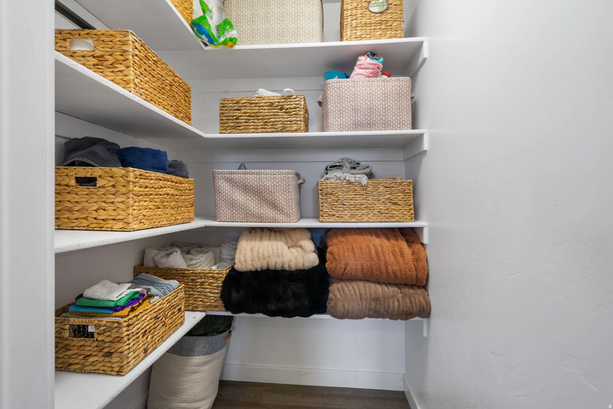 Built-in shelving with white finishes and extensive storage capacity
