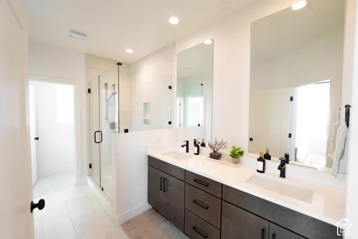 *Interior finished photos are from previously built model homes of the same floor plan for example purposes. Upgrades and finishes vary.*