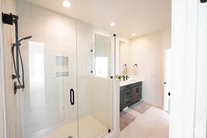 *Interior finished photos are from previously built model homes of the same floor plan for example purposes. Upgrades and finishes vary.*