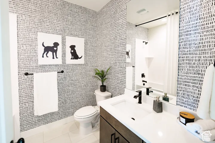 *Interior finished photos are from previously built model homes of the same floor plan for example purposes. Upgrades and finishes vary.*
