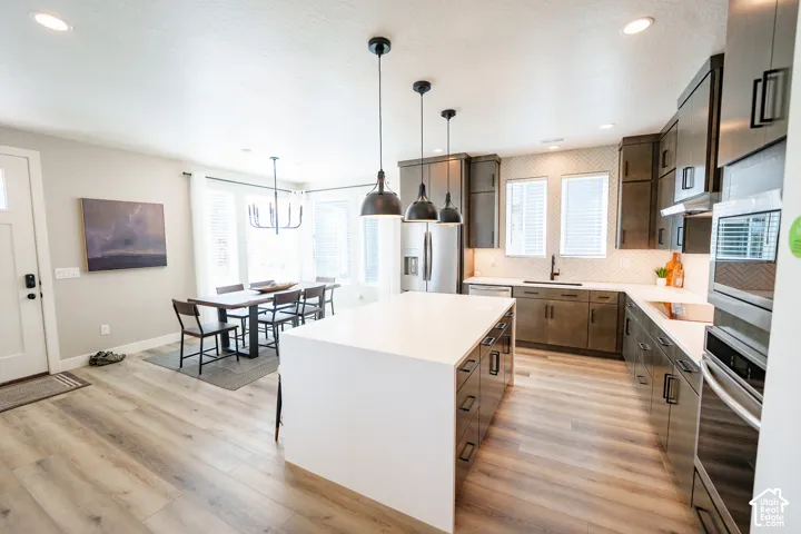 *Interior finished photos are from previously built model homes of the same floor plan for example purposes. Upgrades and finishes vary.*