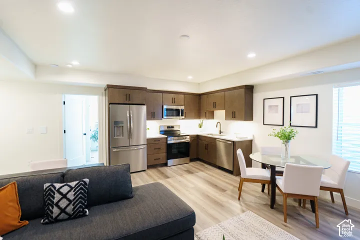 *Interior finished photos are from previously built model homes of the same floor plan for example purposes. Upgrades and finishes vary.*