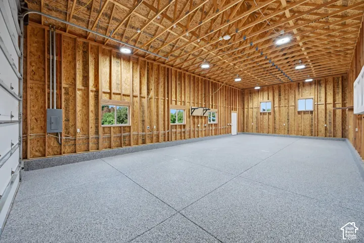 200amp electrical with multiple 220v outlets and at least 20 other 110v outlets.