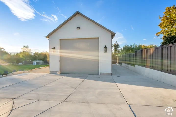 24x50 detached garage with 15' opening