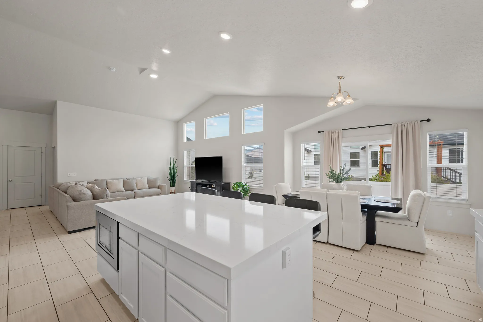 Vaulted ceiling with recessed lighting