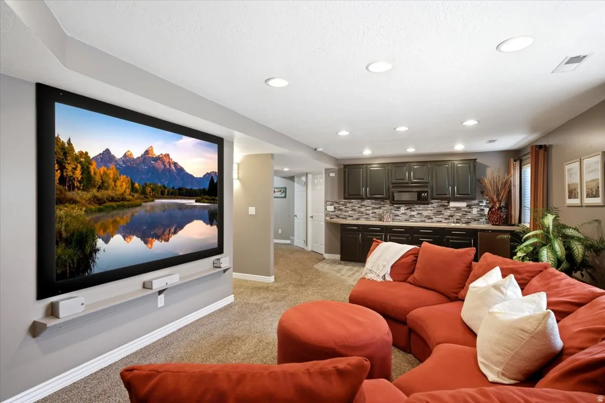 Integrated media screen with wall-mounted shelving
