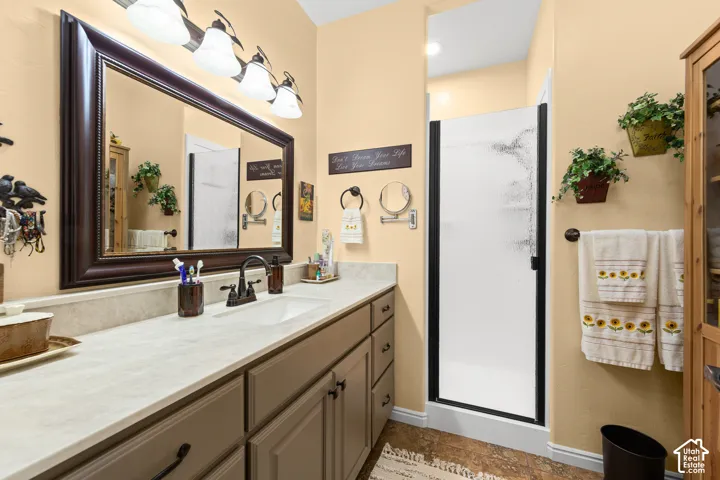 Single vanity with integrated sink, bronze-finish faucet, and coordinating hardware