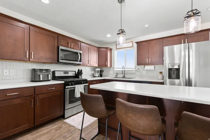 All Kitchen Appliances Included in Sale *Add to REPC when writing an offer*