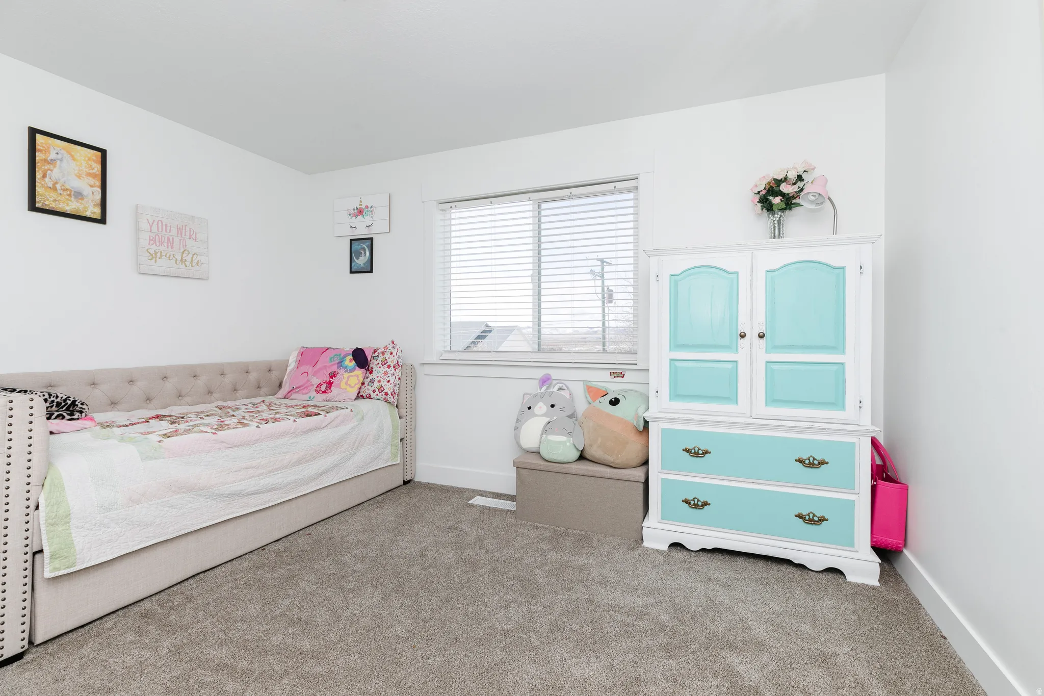 Room featuring neutral wall paint, white trim, a single window with blinds, and textured carpet