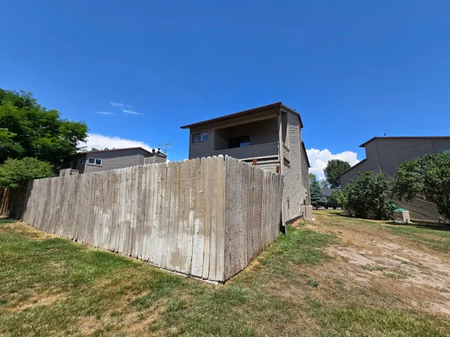 Wood privacy fence
