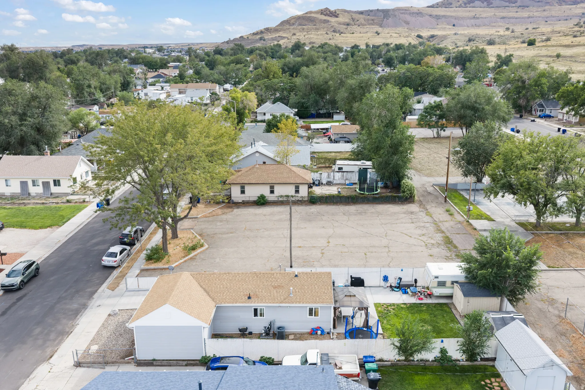 South view of neighborhood and North of House