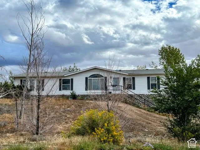 Spacious Manufactured home on1/2 acre