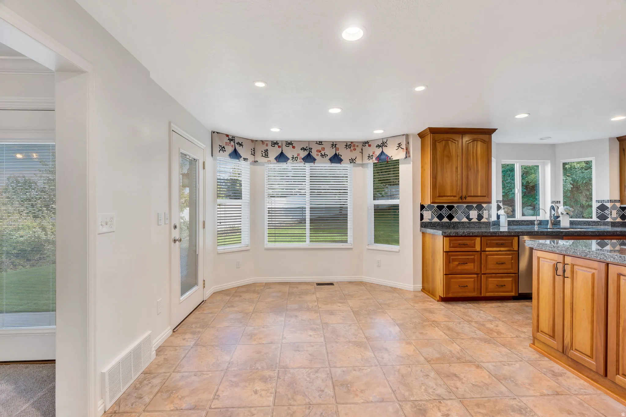 Kitchen and spacious dining area for large table.