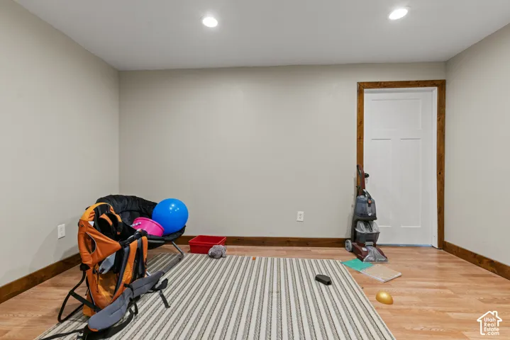 Recessed lighting, light-toned wall finishes, and wood-finish flooring with wood trim.  Can also be a storage room.