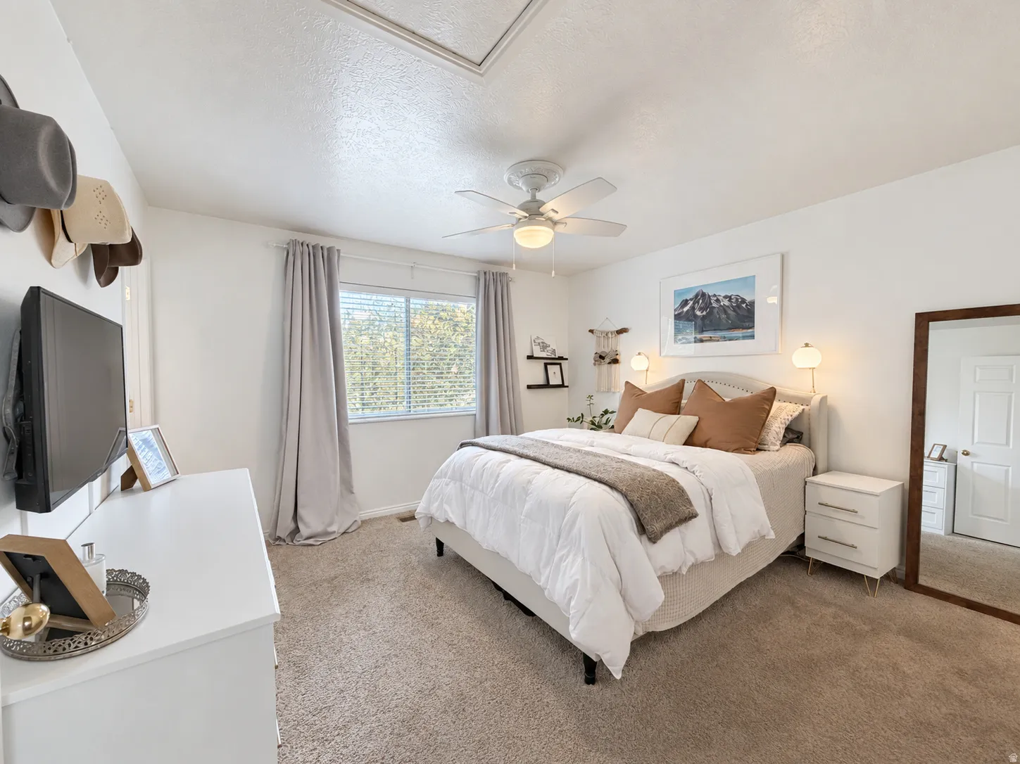 Recessed lighting, ceiling fan, and carpeted flooring