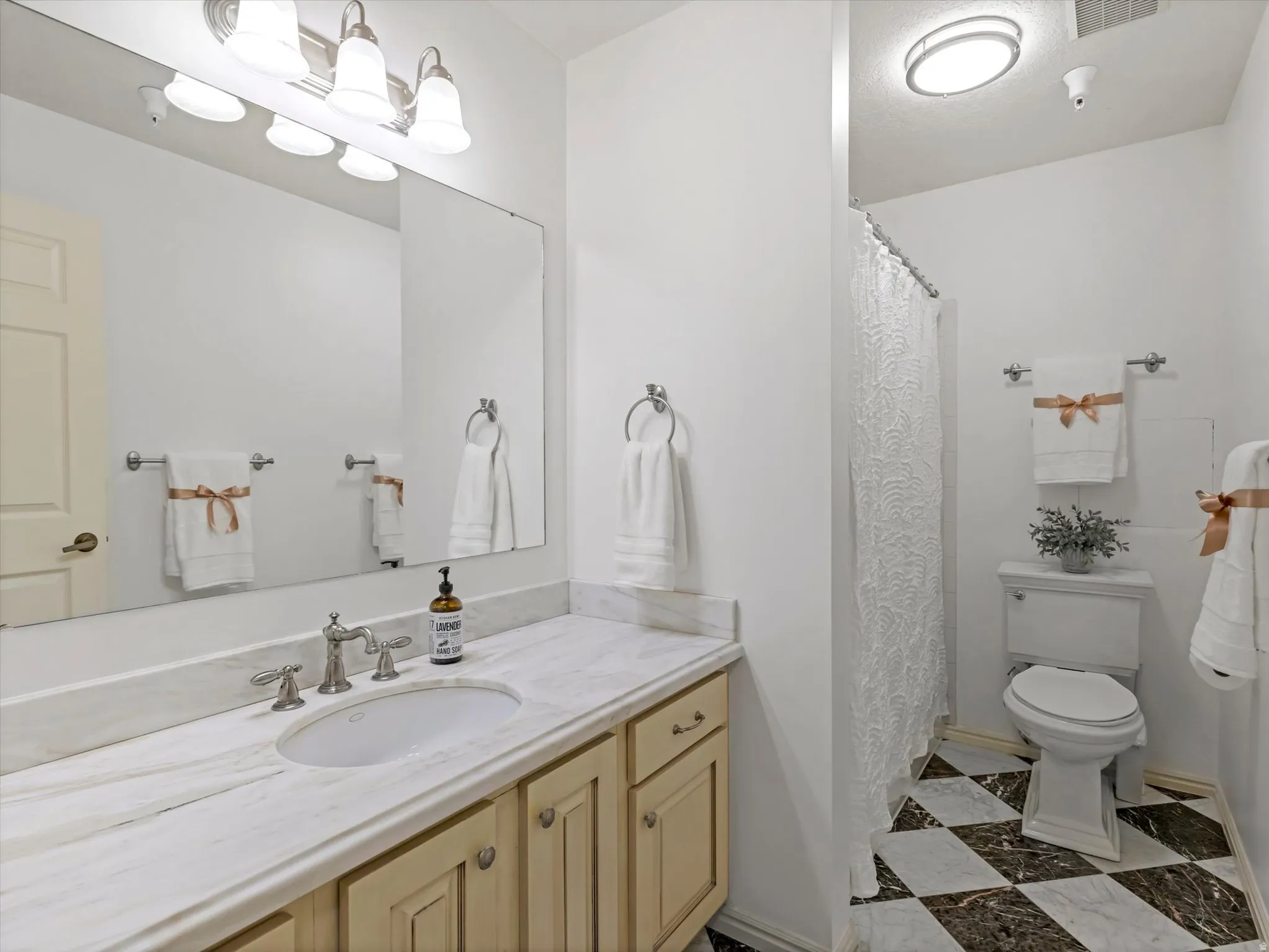 Hall Bath B