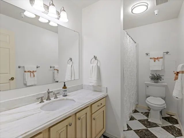 Hall Bath B