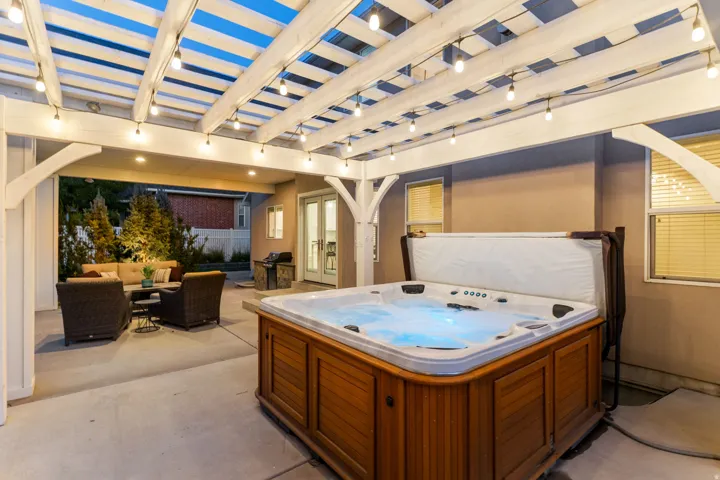139 Canyon Breeze Dr, Centerville, Utah 84014