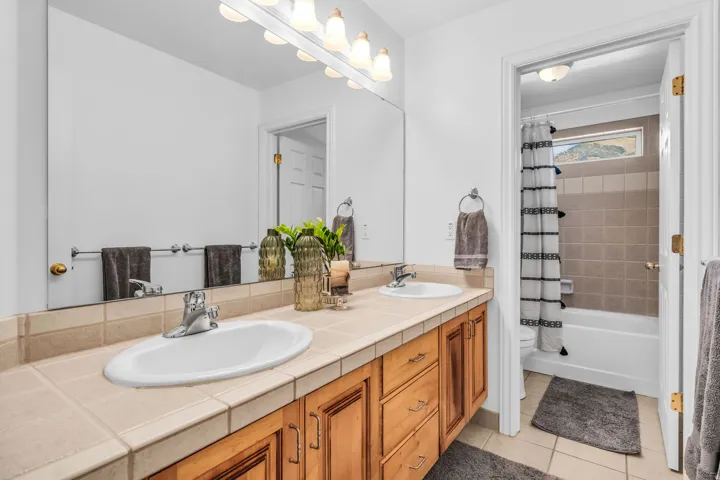 139 Canyon Breeze Dr, Centerville, Utah 84014