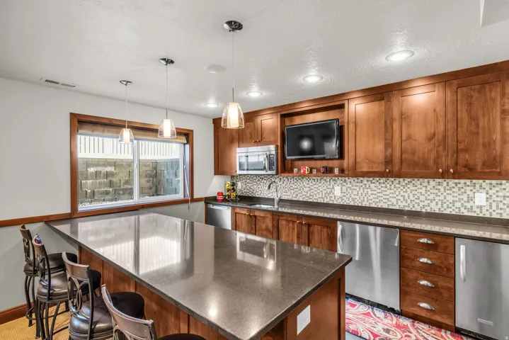 139 Canyon Breeze Dr, Centerville, Utah 84014
