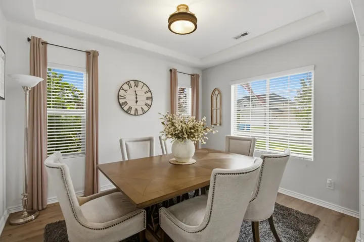 Tray ceiling with recessed lighting