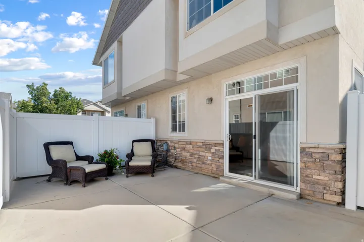 Fully fenced private patio off of kitchen