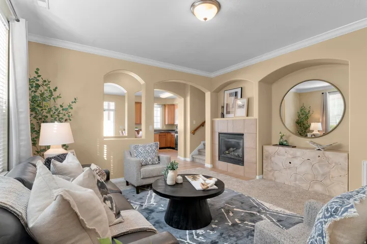 Gas fireplace, open floorplan