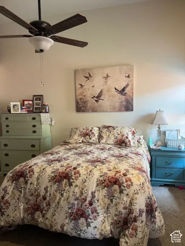 Ceiling fan with integrated lighting