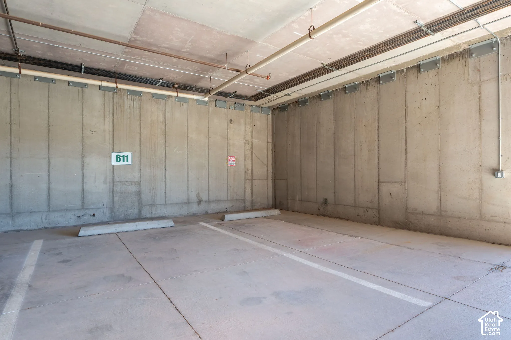 Concrete wall construction