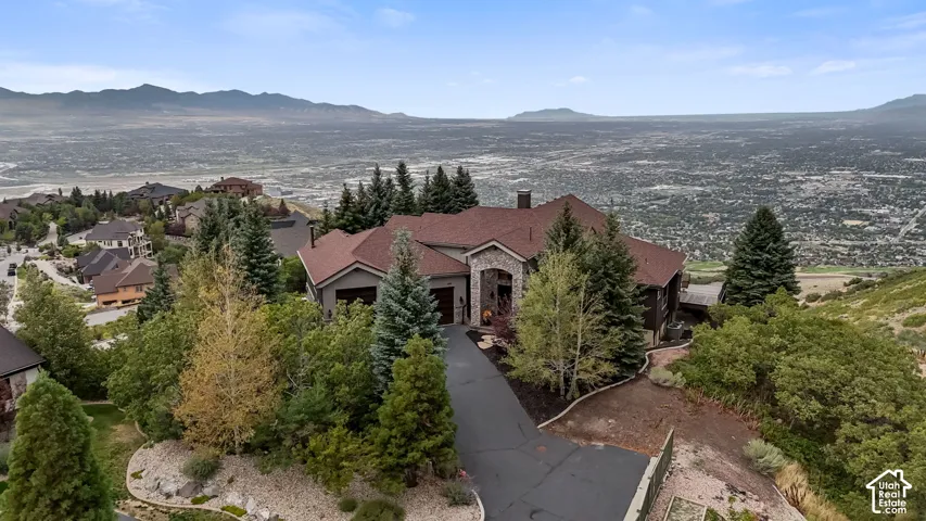 Private lane to incredible view home