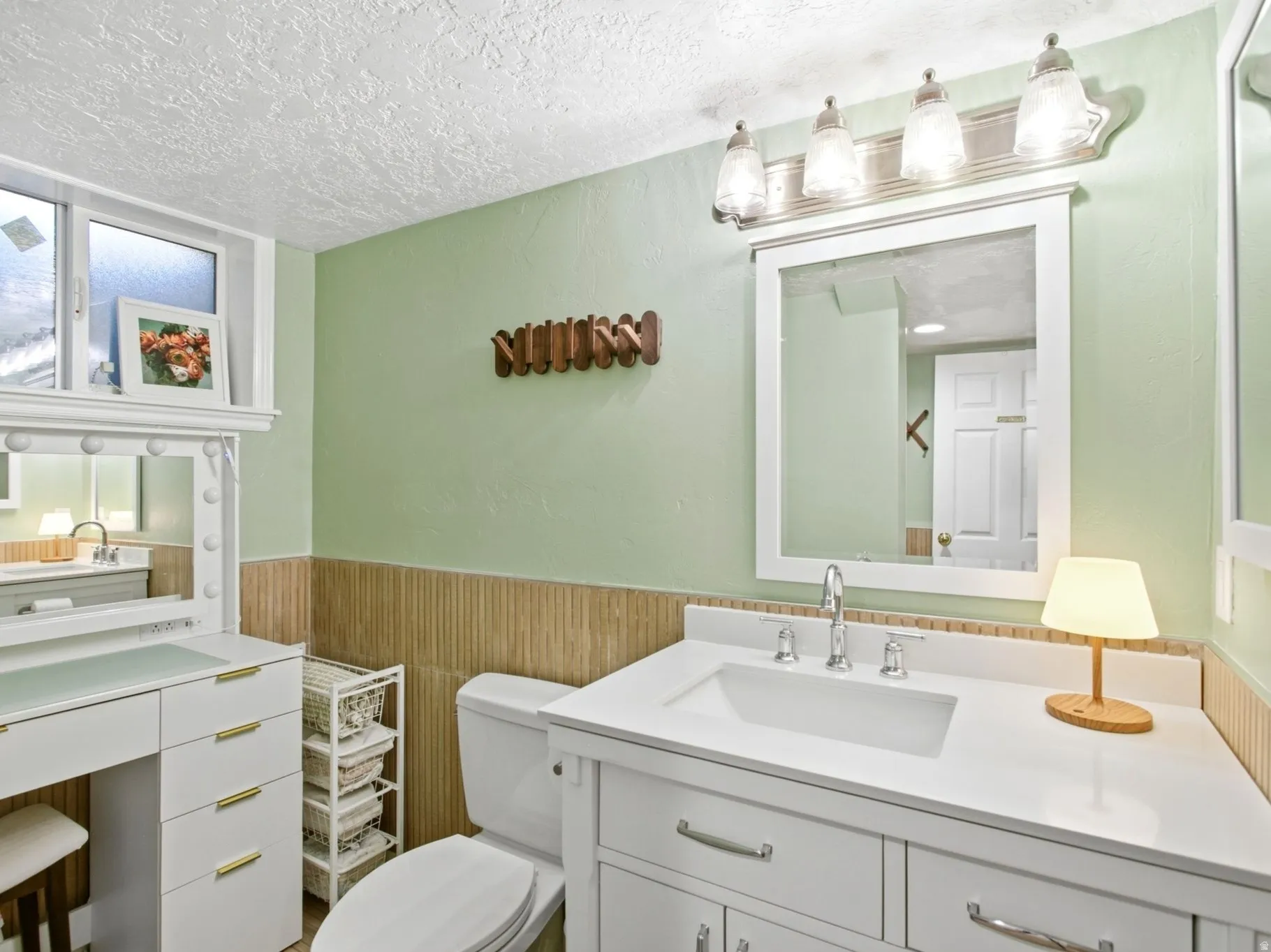 Large vanity area in full bathroom