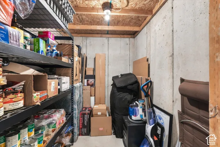 952 E 100 N, Hyde Park, Utah 84318