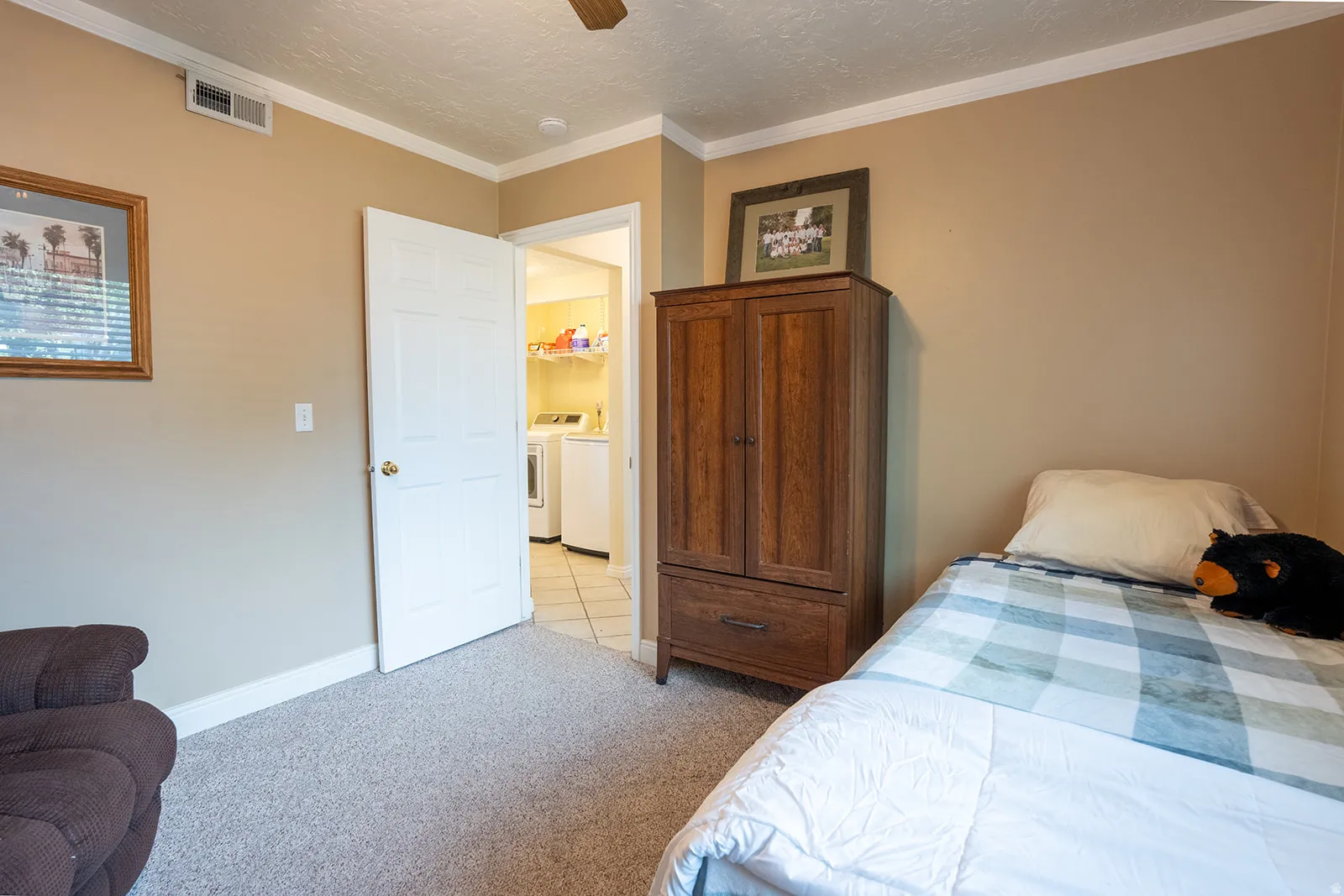 Carpeted flooring with crown molding and a built-in ceiling fan