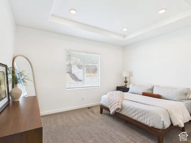 Tray ceiling with recessed lighting