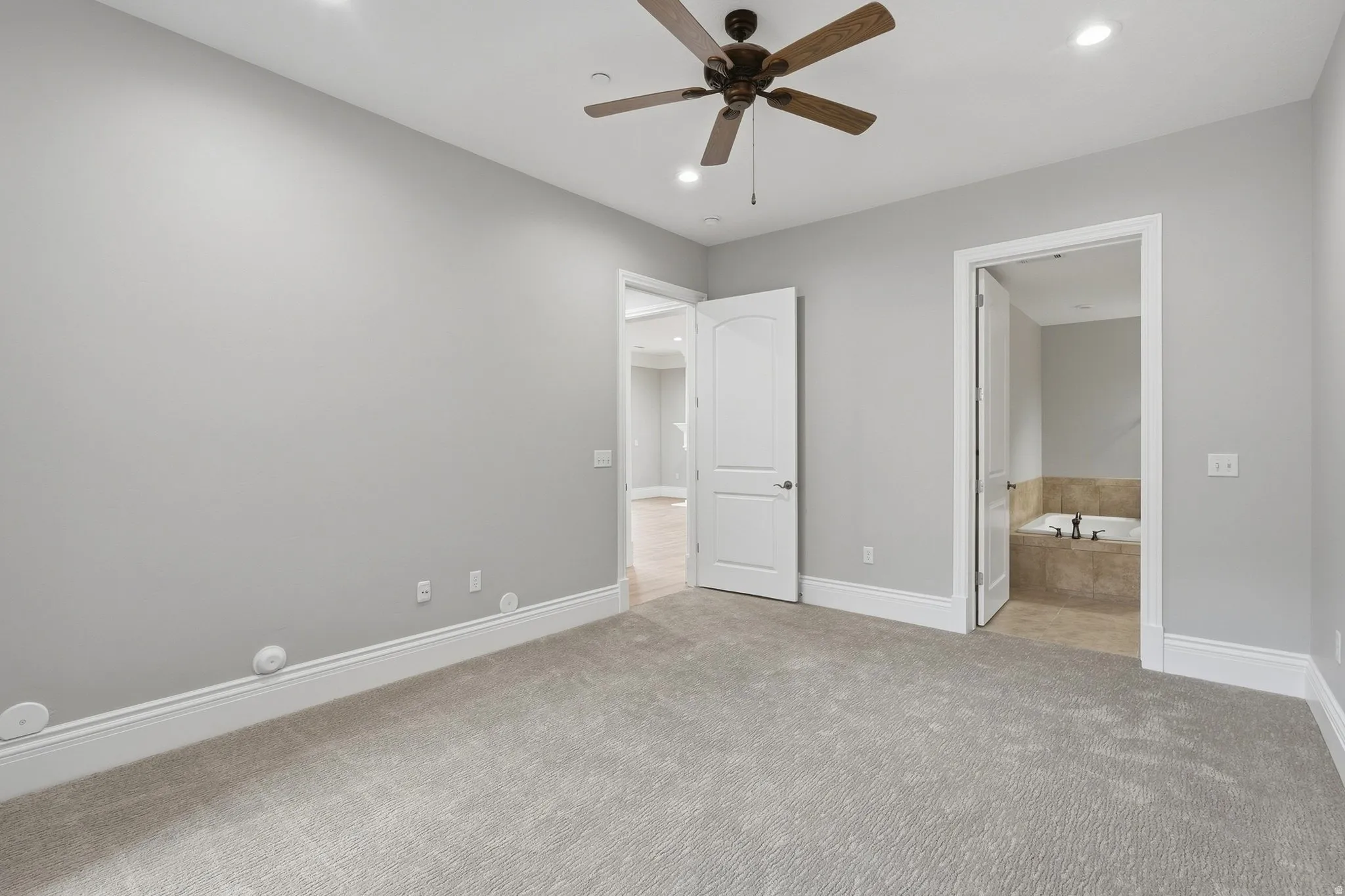 Carpeted room with recessed lighting and a ceiling fan