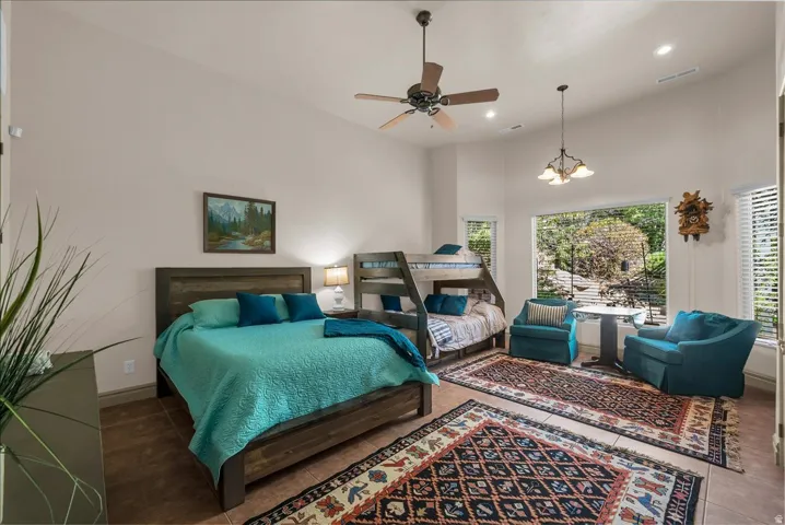 Vaulted ceiling with recessed lighting and ceiling fan
