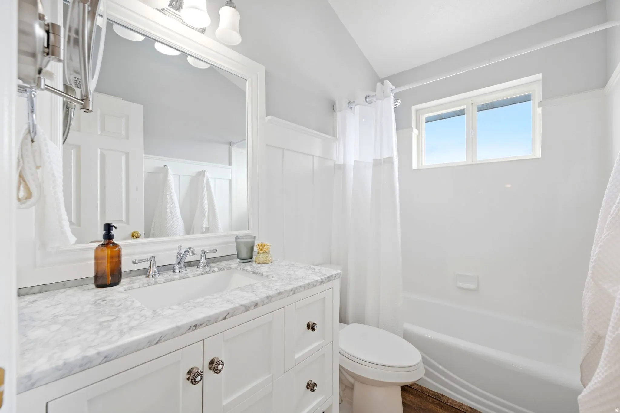 Shared bathroom for bedrooms 2 and 3 upstairs.  (you even have lake views from your shower)