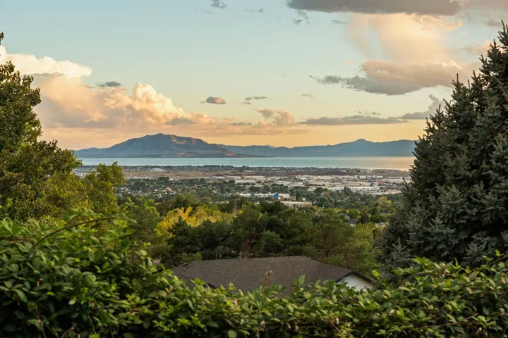 Panoramic mountain backdrop with a large body of water